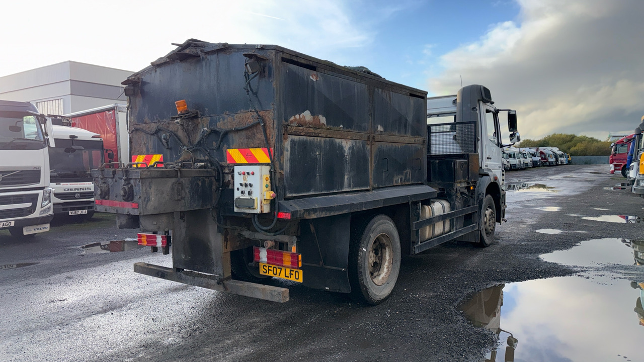 MERCEDES-BENZ AXOR 1824 - Asfaltatrice: foto 4 MERCEDES-BENZ AXOR 1824 - Asfaltatrice: foto 4