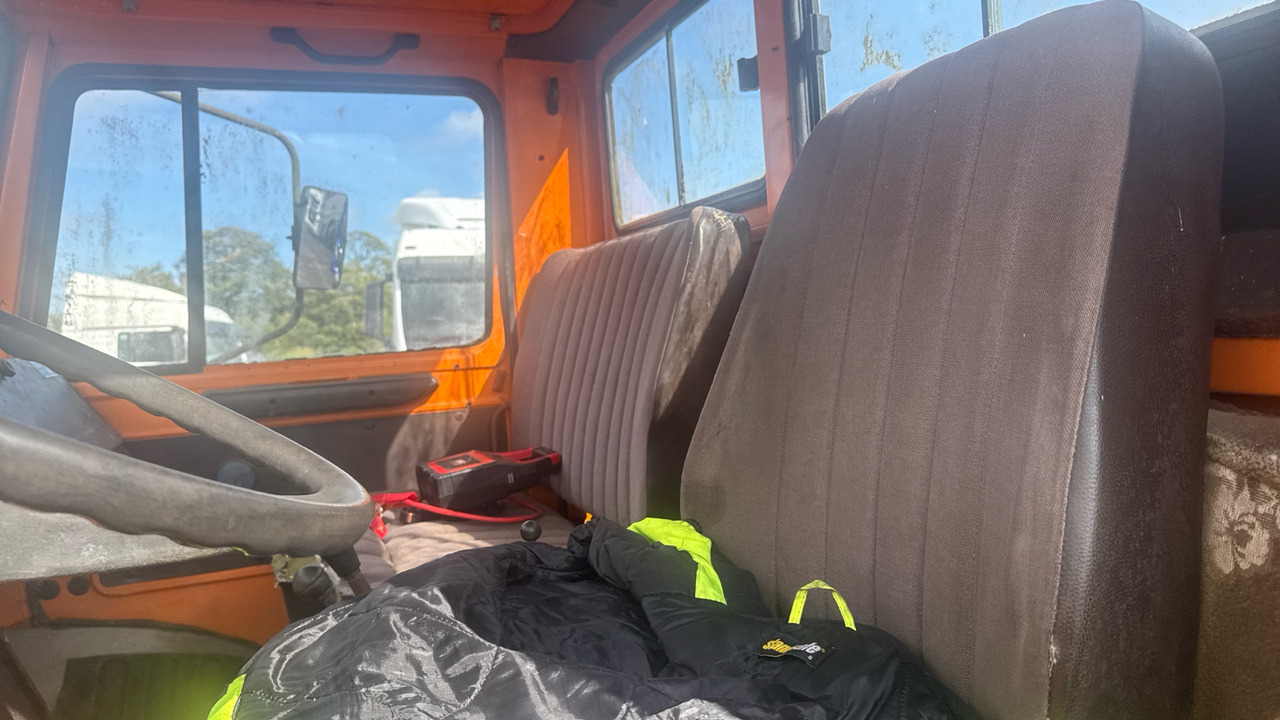 Autocarro con pianale/ Cassone fisso, Macchina agricola MERCEDES-BENZ UNIMOG 6 CYLINDER: foto 8