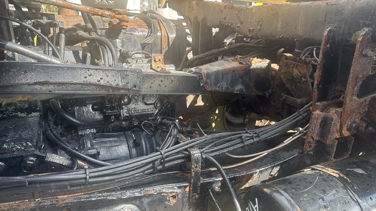 Autocarro con pianale/ Cassone fisso, Macchina agricola MERCEDES-BENZ UNIMOG 6 CYLINDER: foto 12