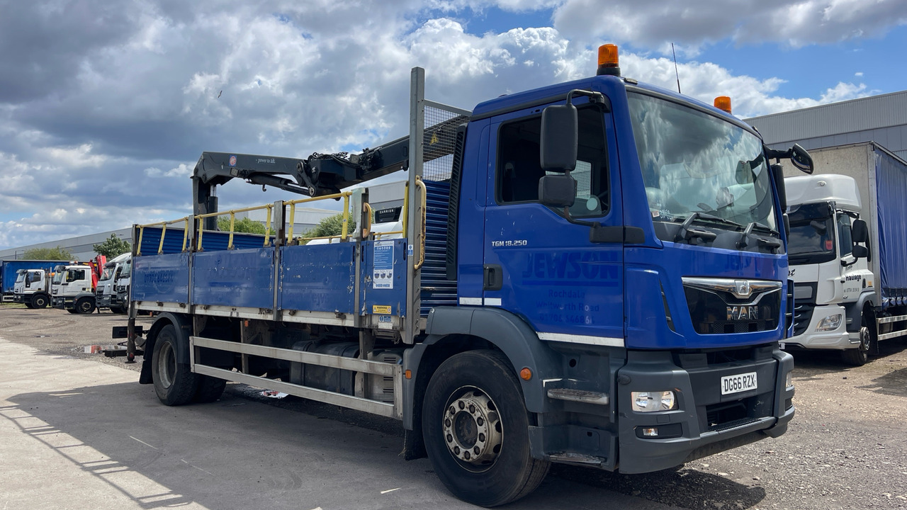 Man TGM 18.250 - Autocarro con pianale/ Cassone fisso, Camion con gru: foto 1 Man TGM 18.250 - Autocarro con pianale/ Cassone fisso, Camion con gru: foto 1