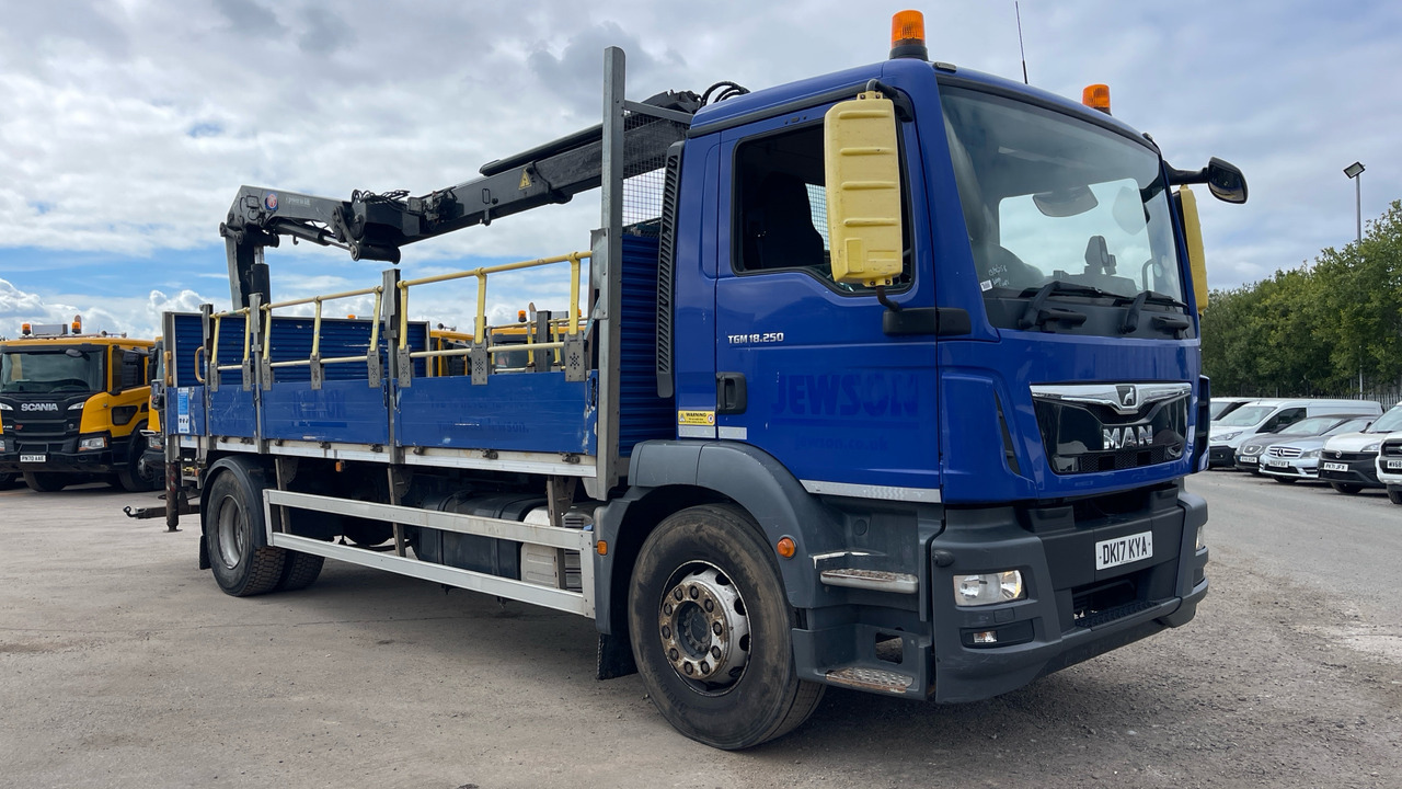 Man TGM 18.250 - Autocarro con pianale/ Cassone fisso, Camion con gru: foto 1 Man TGM 18.250 - Autocarro con pianale/ Cassone fisso, Camion con gru: foto 1