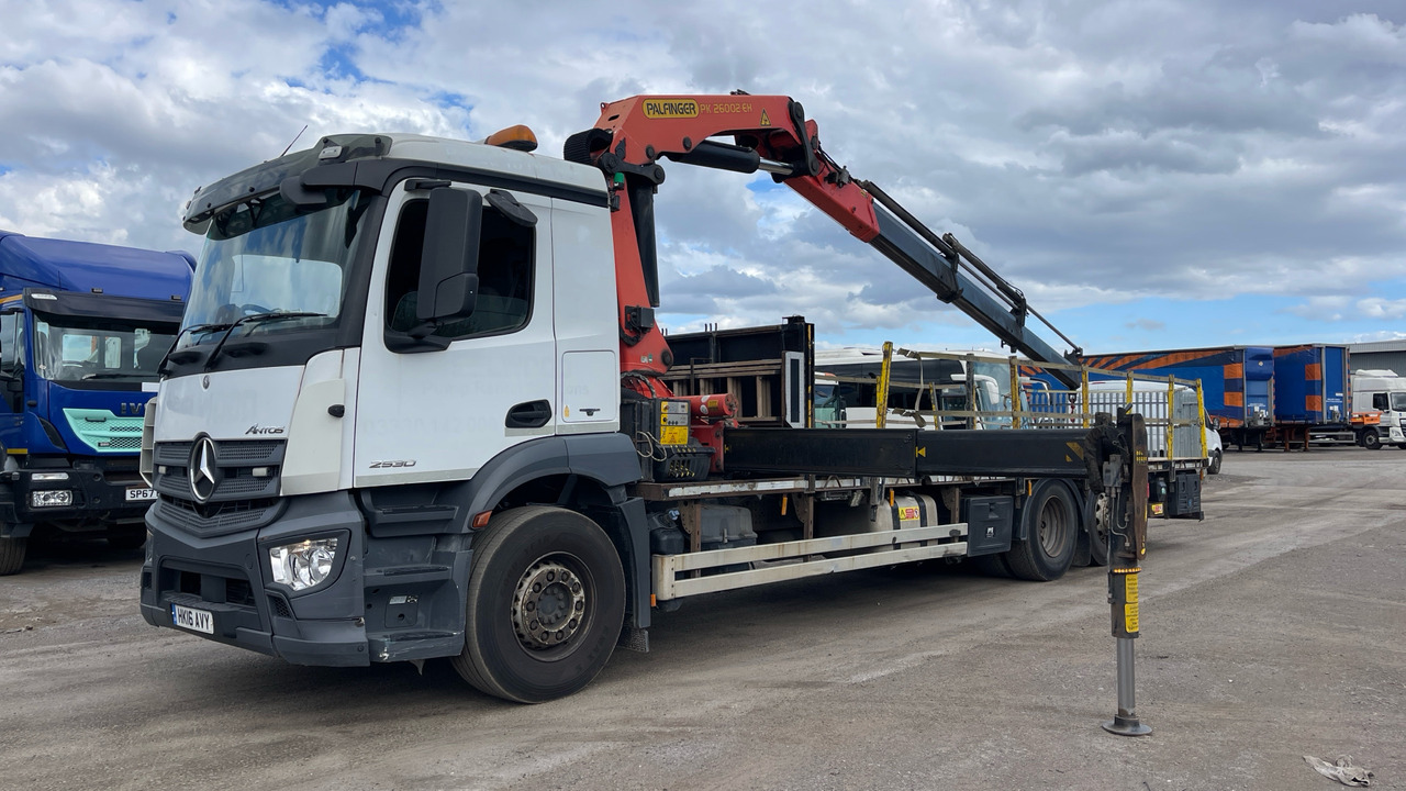 Mercedes-Benz Antos 2530 - Autocarro con pianale/ Cassone fisso, Camion con gru: foto 2 Mercedes-Benz Antos 2530 - Autocarro con pianale/ Cassone fisso, Camion con gru: foto 2