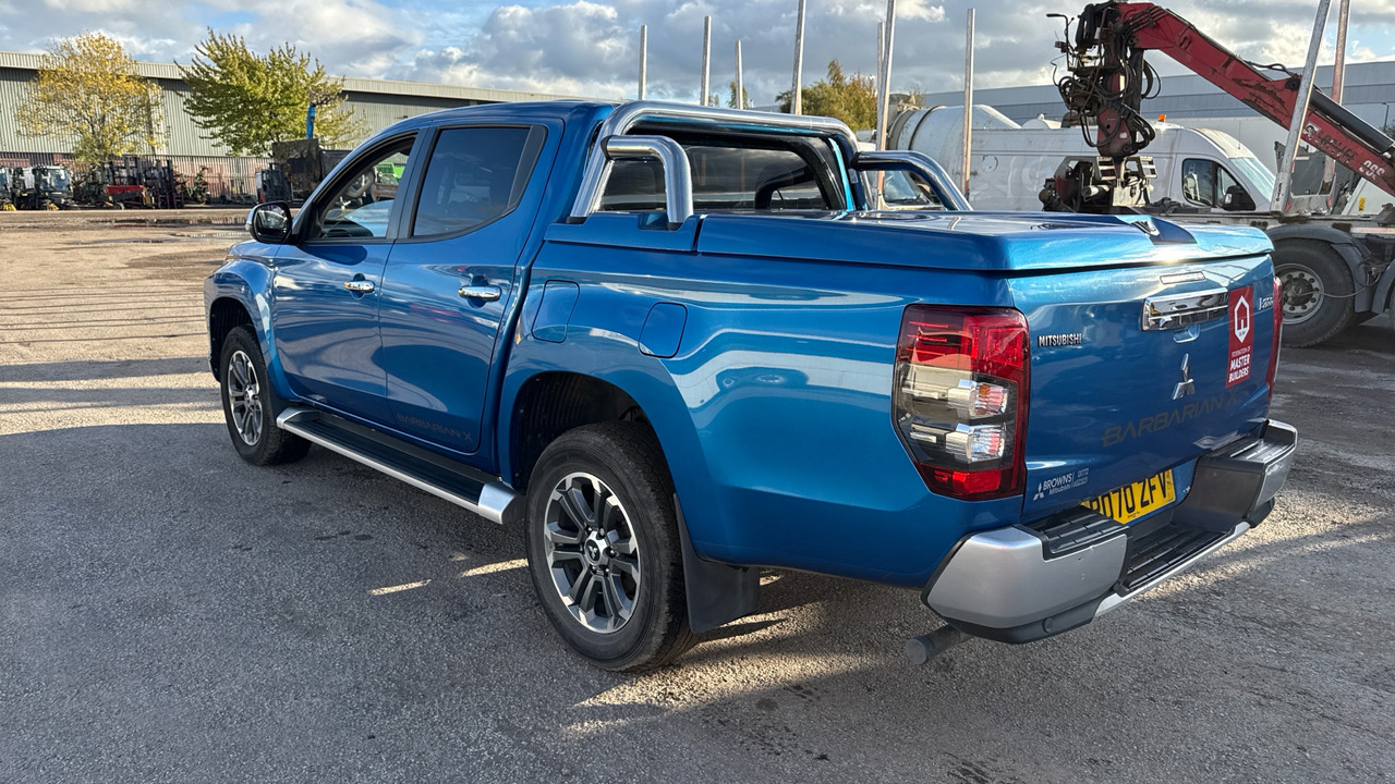 Mitsubishi L200 DI-D 2.3 Barbarian X 150PS - Pick-up, Furgone doppia cabina: foto 3 Mitsubishi L200 DI-D 2.3 Barbarian X 150PS - Pick-up, Furgone doppia cabina: foto 3