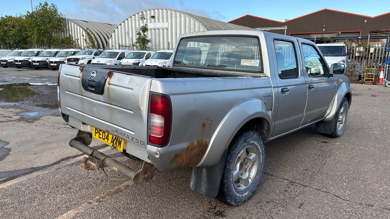 NISSAN D22 2.5 DI - Pick-up, Furgone doppia cabina: foto 4 NISSAN D22 2.5 DI - Pick-up, Furgone doppia cabina: foto 4