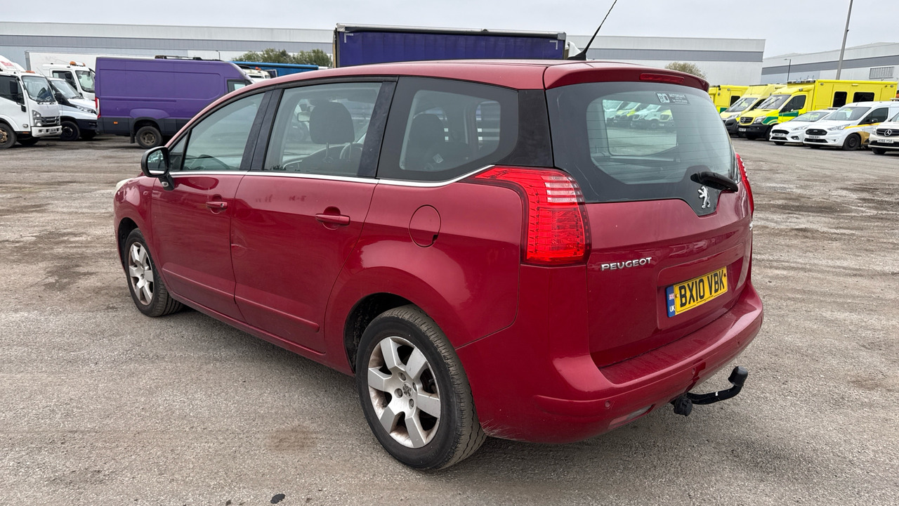 PEUGEOT 5008 2.0 HDI 150PS - Autovettura: foto 3 PEUGEOT 5008 2.0 HDI 150PS - Autovettura: foto 3