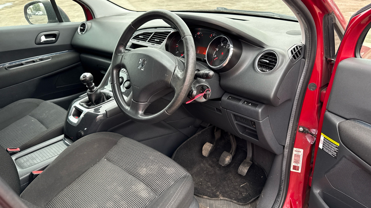 PEUGEOT 5008 2.0 HDI 150PS - Autovettura: foto 5 PEUGEOT 5008 2.0 HDI 150PS - Autovettura: foto 5