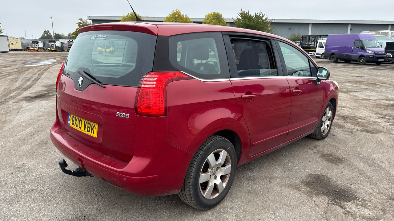 PEUGEOT 5008 2.0 HDI 150PS - Autovettura: foto 4 PEUGEOT 5008 2.0 HDI 150PS - Autovettura: foto 4