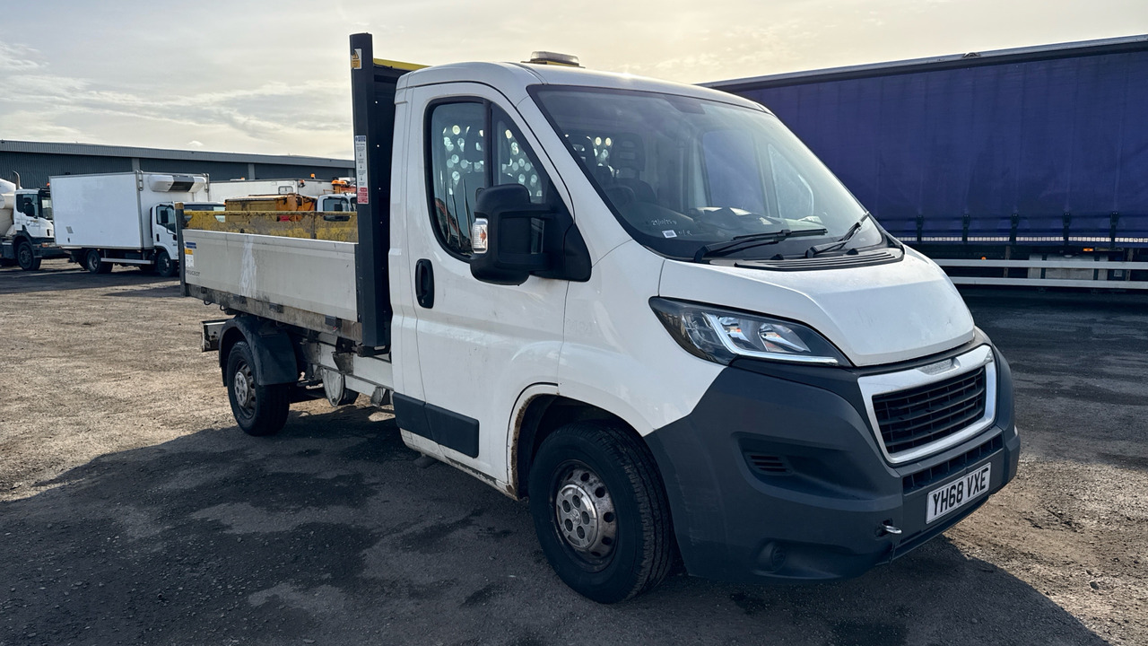 PEUGEOT BOXER 355 2.0 BlueHDi 130ps - Furgone ribaltabile: foto 2 PEUGEOT BOXER 355 2.0 BlueHDi 130ps - Furgone ribaltabile: foto 2