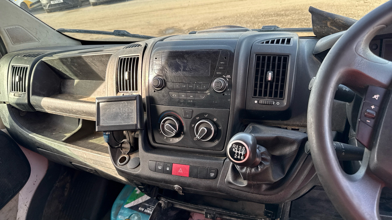 Furgone ribaltabile PEUGEOT BOXER 355 2.0 BlueHDi 130ps: foto 8 Furgone ribaltabile PEUGEOT BOXER 355 2.0 BlueHDi 130ps: foto 8