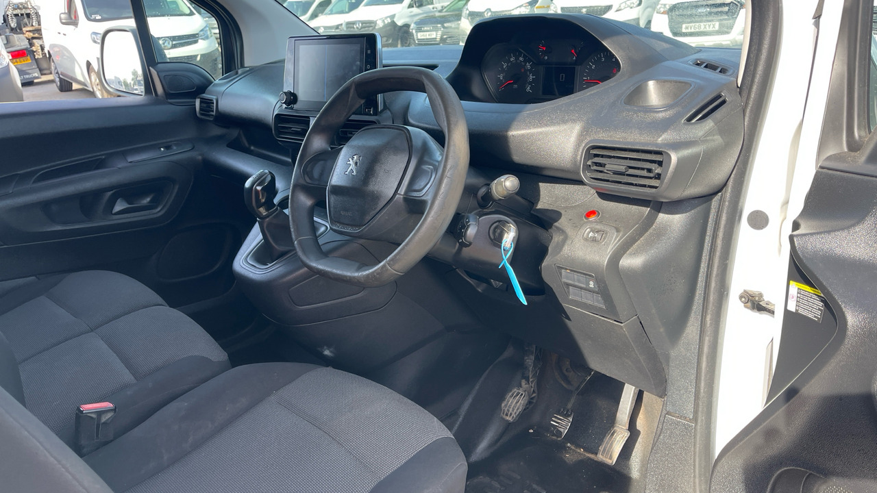 PEUGEOT PARTNER 1000 1.6 VLUEHDI PROFESSIONAL 100PS - Furgoncino: foto 5 PEUGEOT PARTNER 1000 1.6 VLUEHDI PROFESSIONAL 100PS - Furgoncino: foto 5