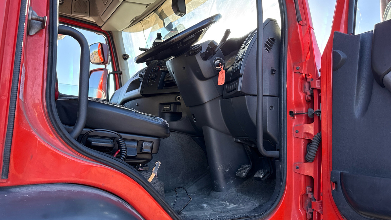 RENAULT D 26 - Camion centinato: foto 5 RENAULT D 26 - Camion centinato: foto 5