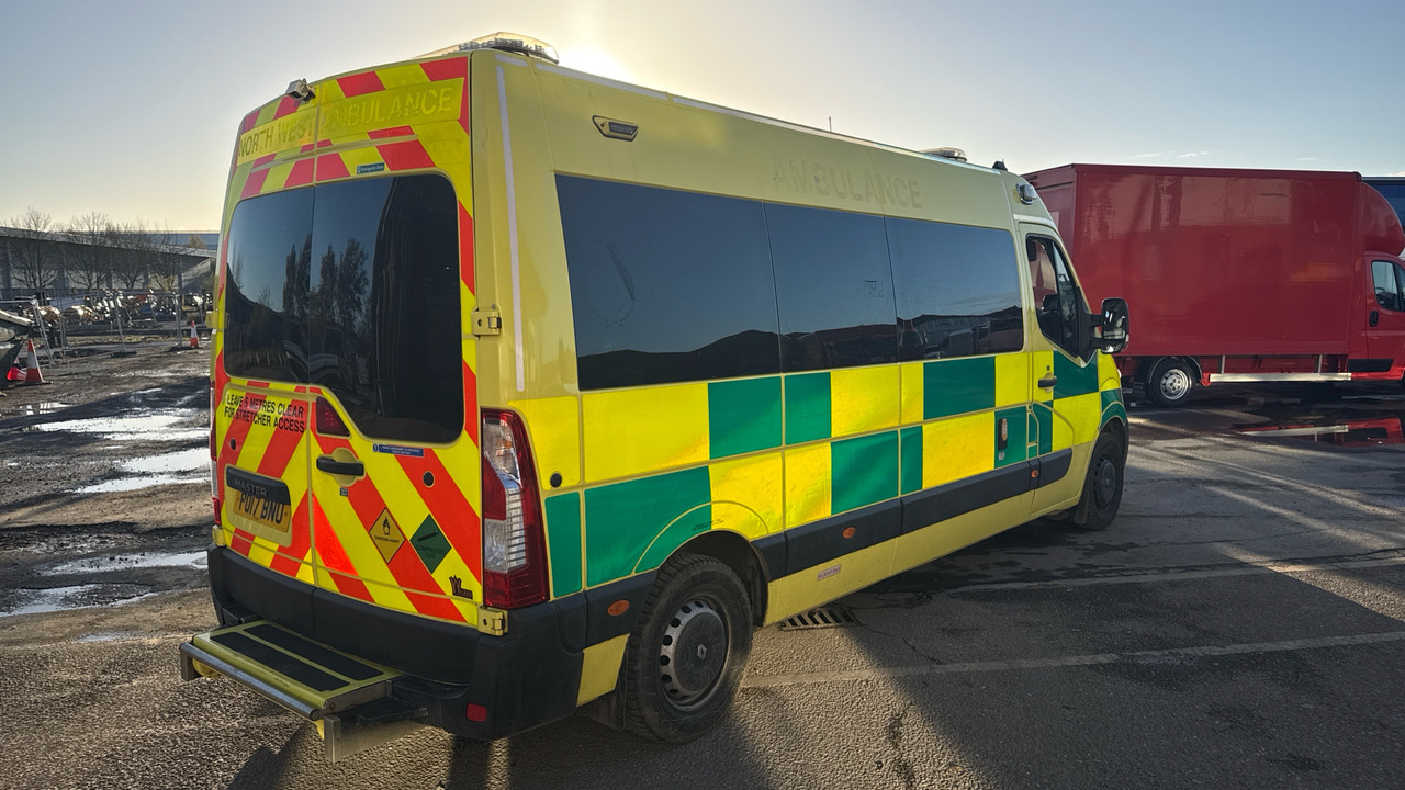 RENAULT MASTER 150.39 - Ambulanza: foto 4 RENAULT MASTER 150.39 - Ambulanza: foto 4