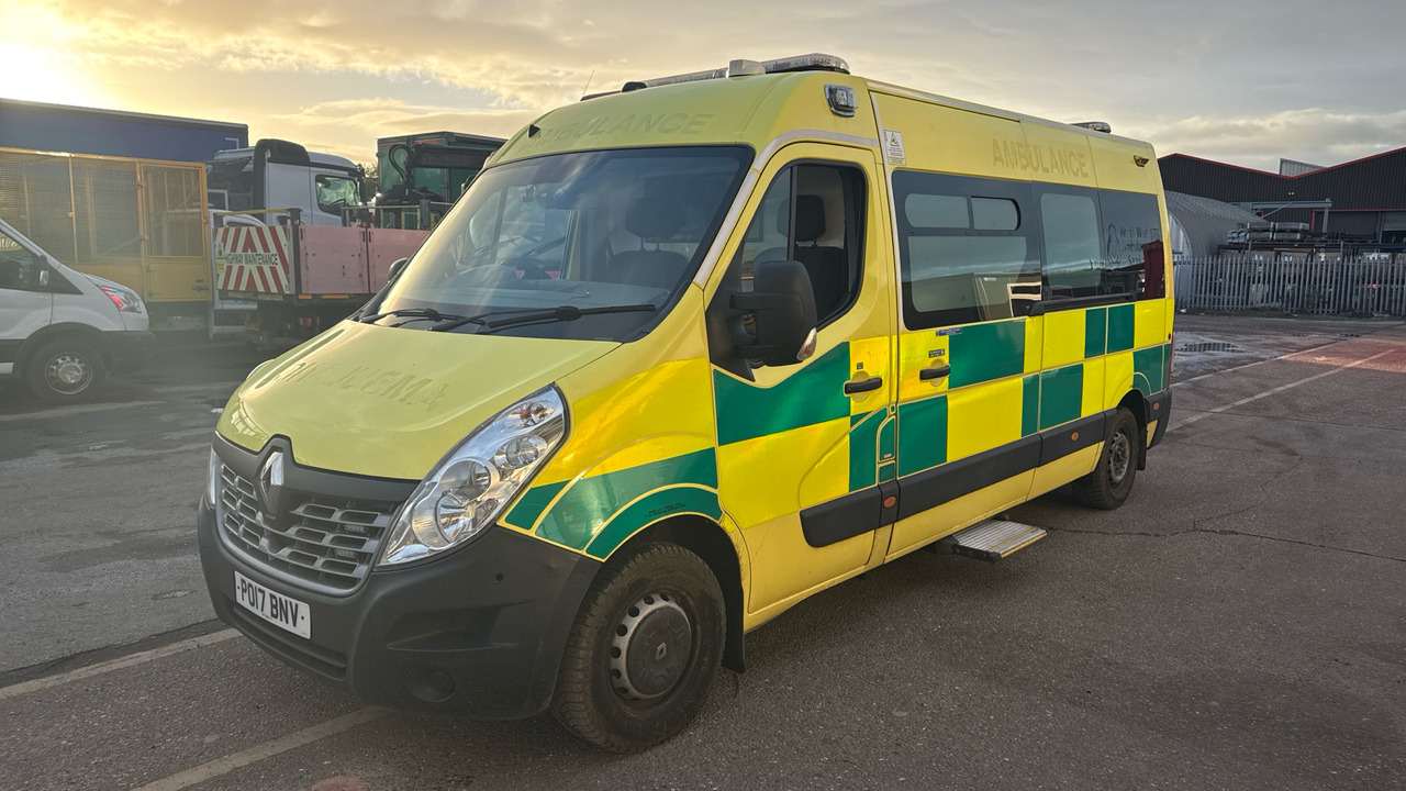 RENAULT MASTER 150.39 - Ambulanza: foto 2 RENAULT MASTER 150.39 - Ambulanza: foto 2