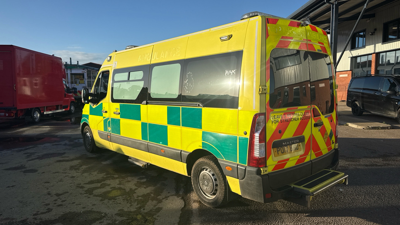 RENAULT MASTER 150.39 - Ambulanza: foto 3 RENAULT MASTER 150.39 - Ambulanza: foto 3