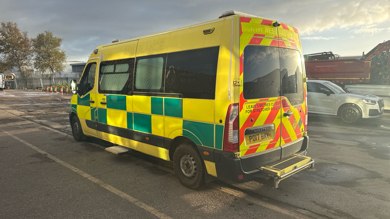 RENAULT MASTER 150.39 - Ambulanza: foto 3 RENAULT MASTER 150.39 - Ambulanza: foto 3