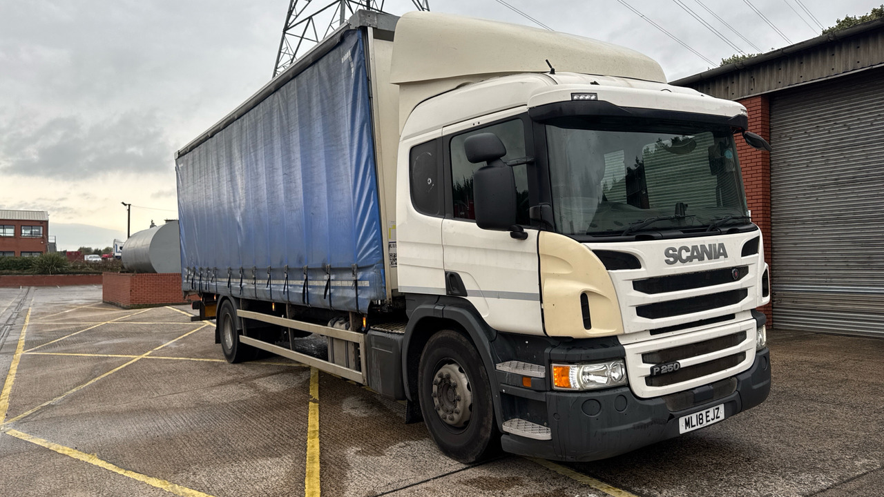 SCANIA P 250 - Camion centinato: foto 1 SCANIA P 250 - Camion centinato: foto 1