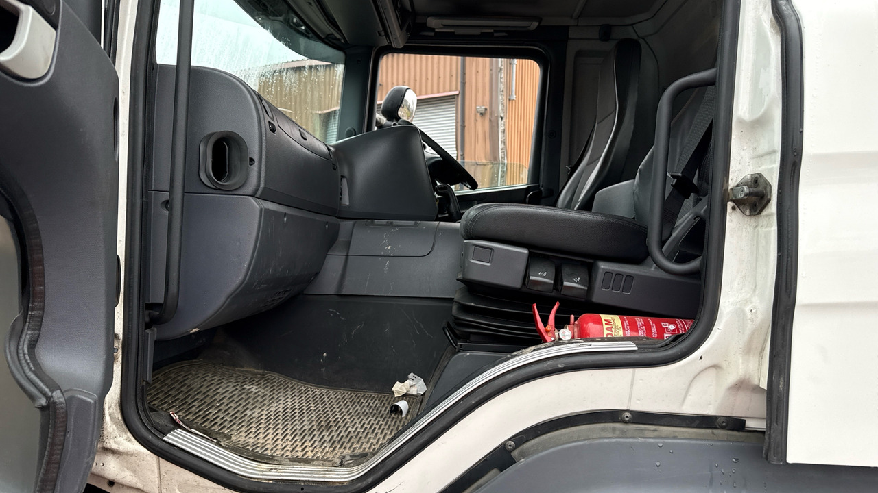 Autocarro con pianale/ Cassone fisso, Camion con gru SCANIA P 450: foto 18