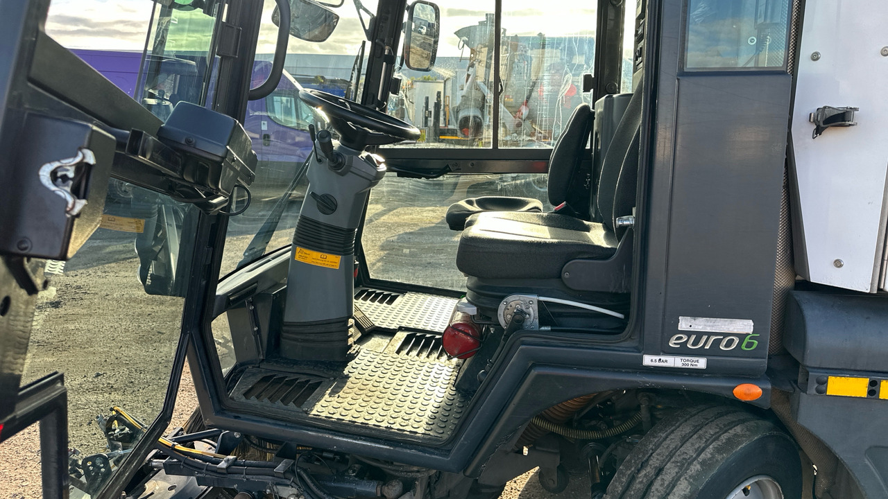 SCHMIDT SWINGO 200 - Spazzatrice stradale: foto 5 SCHMIDT SWINGO 200 - Spazzatrice stradale: foto 5