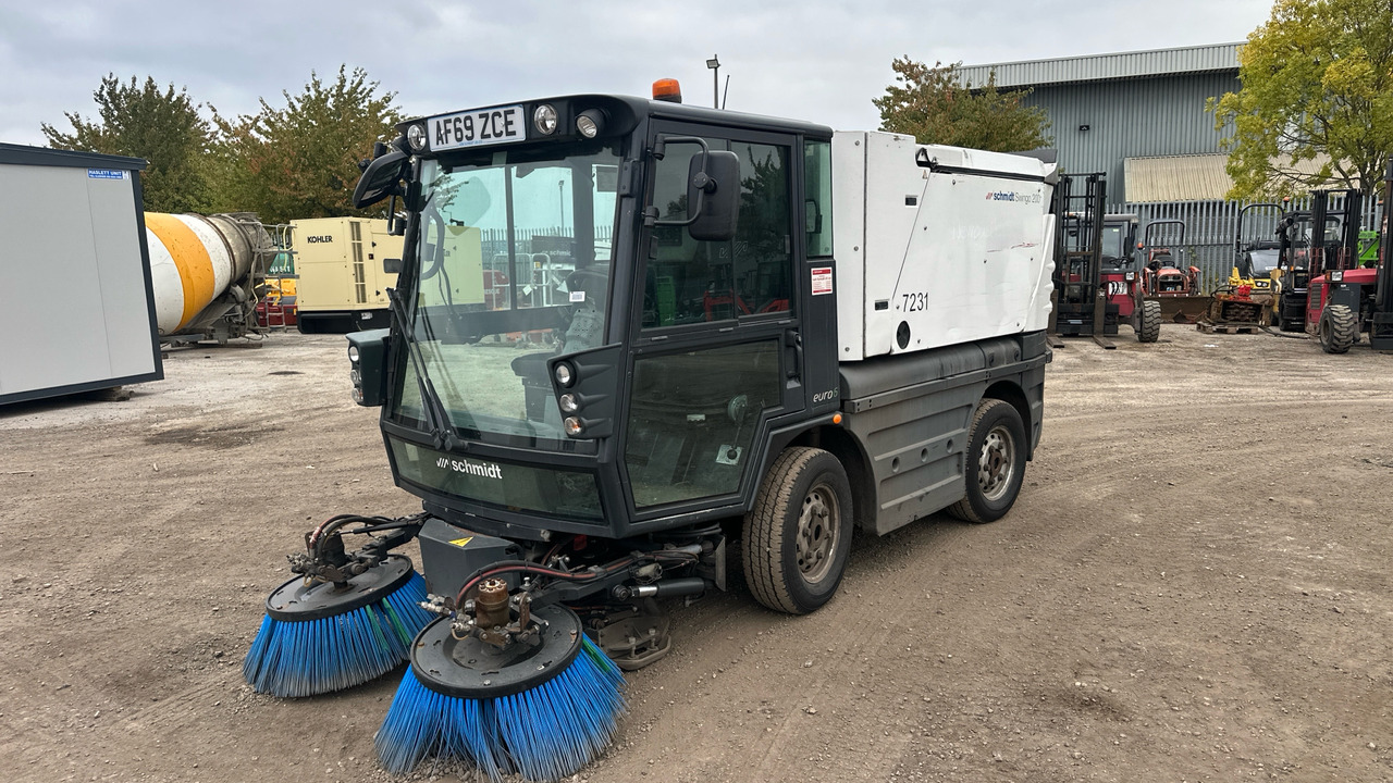 SCHMIDT SWINGO 200 - Spazzatrice stradale: foto 2 SCHMIDT SWINGO 200 - Spazzatrice stradale: foto 2