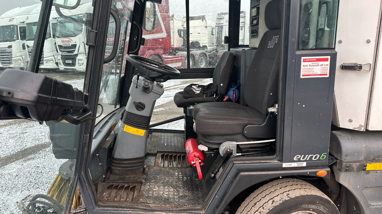 SCHMIDT SWINGO 200 - Spazzatrice stradale: foto 5 SCHMIDT SWINGO 200 - Spazzatrice stradale: foto 5