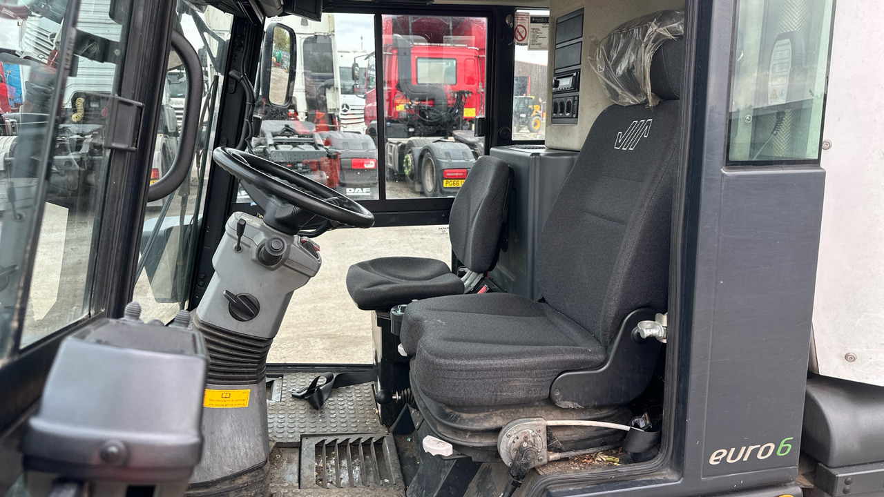 SCHMIDT SWINGO 200 - Spazzatrice stradale: foto 5 SCHMIDT SWINGO 200 - Spazzatrice stradale: foto 5