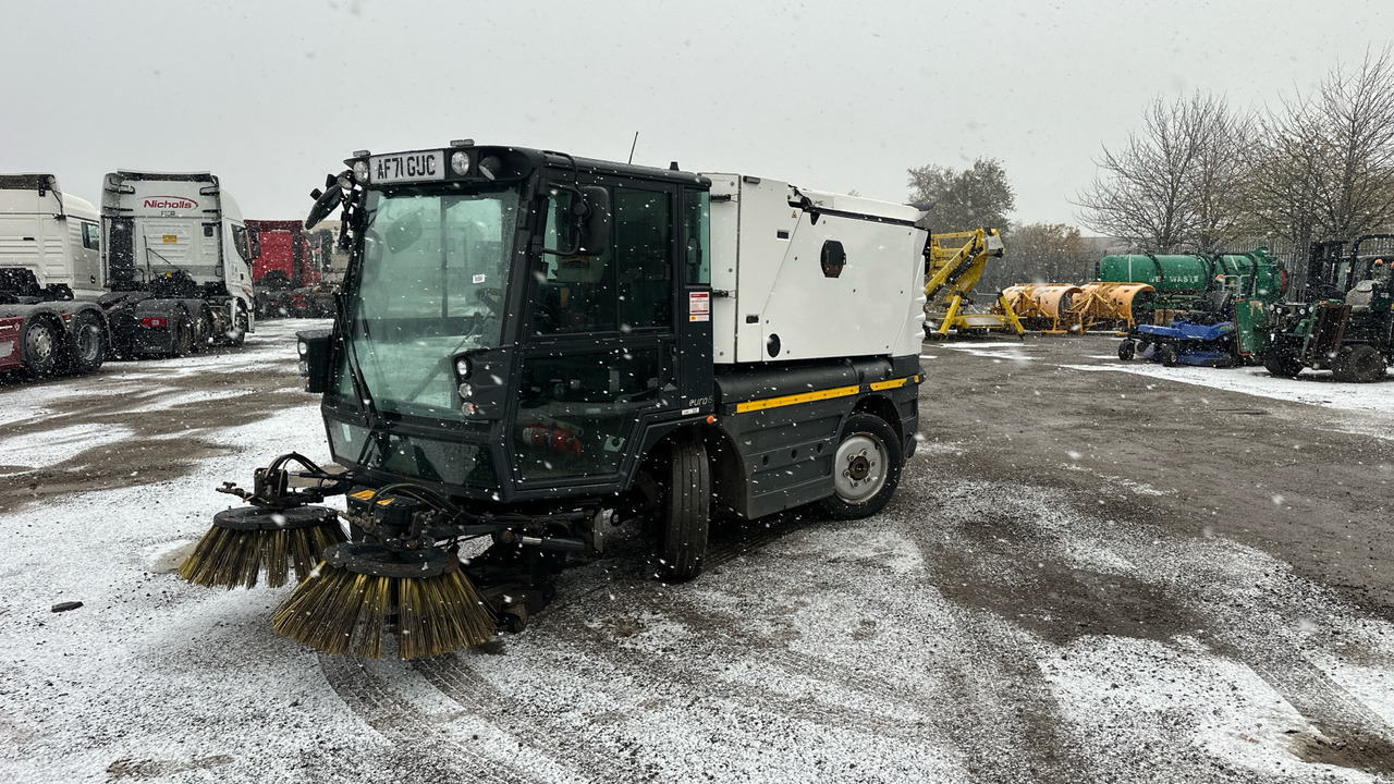 SCHMIDT SWINGO 200 - Spazzatrice stradale: foto 2 SCHMIDT SWINGO 200 - Spazzatrice stradale: foto 2