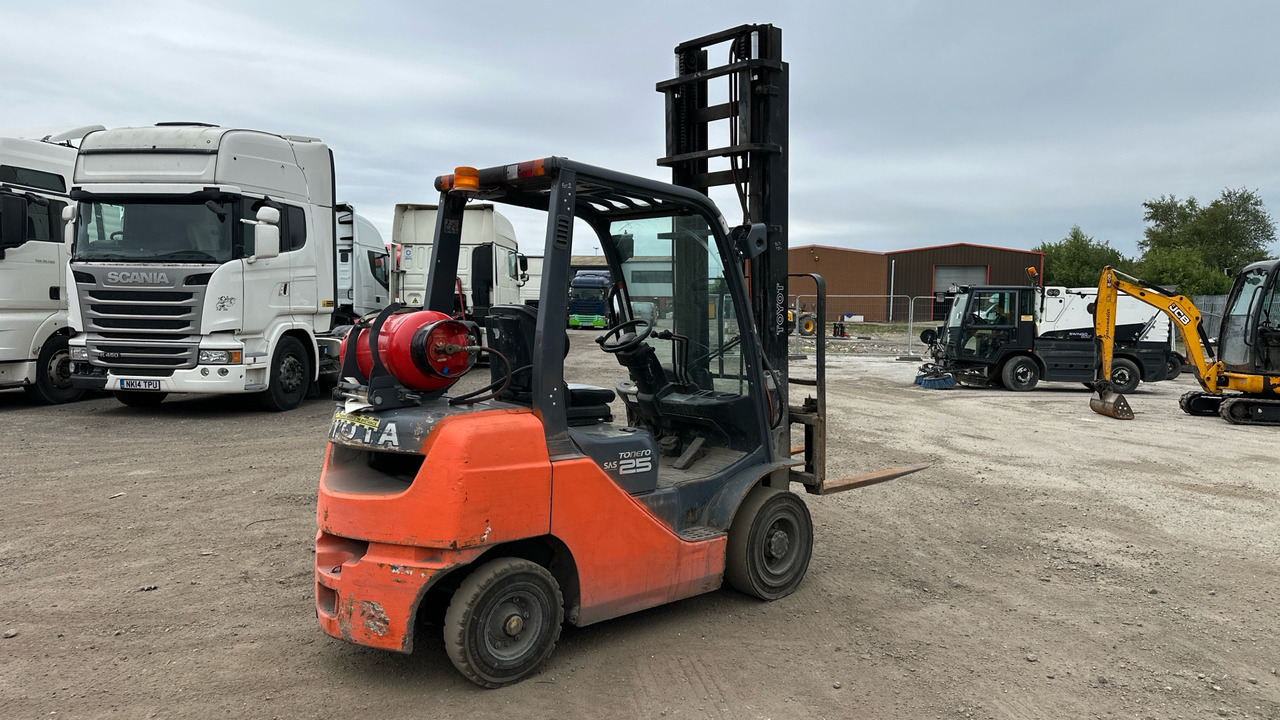 TOYOTA TONERO 25 02-8FGF25 - Carrello elevatore a gas: foto 4 TOYOTA TONERO 25 02-8FGF25 - Carrello elevatore a gas: foto 4