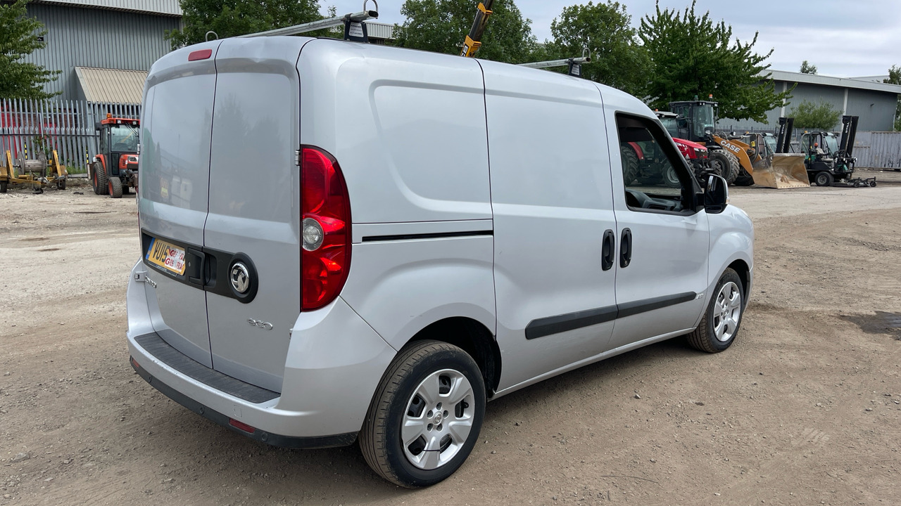 VAUXHALL COMBO 2000 1.3 CDTI 16V ECOFLEX SPORTIVE - Furgoncino: foto 4 VAUXHALL COMBO 2000 1.3 CDTI 16V ECOFLEX SPORTIVE - Furgoncino: foto 4