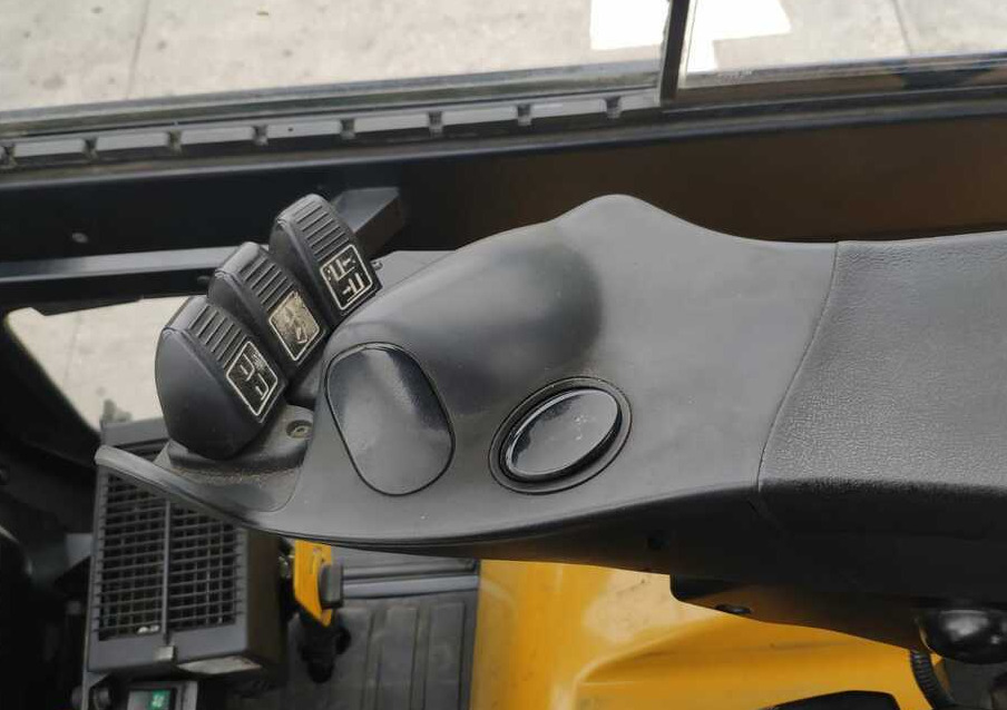 Yale GLP35VX - Carrello elevatore a gas: foto 5 Yale GLP35VX - Carrello elevatore a gas: foto 5