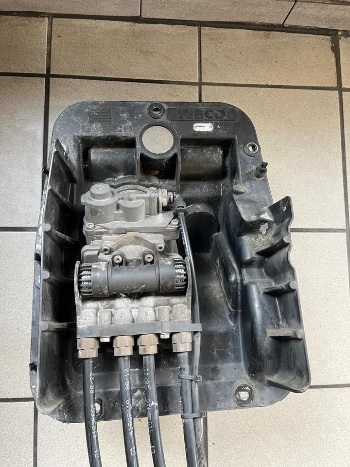 IVECO STRALIS 450 Fußbremsventil Bremsventil WABCO 9650019060 - Valvola freno per Camion: foto 1 IVECO STRALIS 450 Fußbremsventil Bremsventil WABCO 9650019060 - Valvola freno per Camion: foto 1