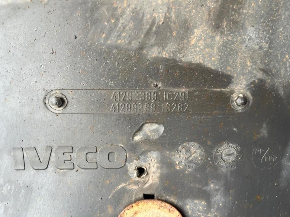 IVECO Stralis 450 Kotflügel vorne rechts 41299389 / 41299388 - Parafango per Camion: foto 2 IVECO Stralis 450 Kotflügel vorne rechts 41299389 / 41299388 - Parafango per Camion: foto 2
