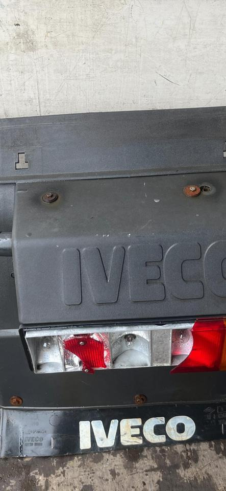 IVECO Stralis 450 Kotflügel vorne rechts 41299389 / 41299388 - Parafango per Camion: foto 3 IVECO Stralis 450 Kotflügel vorne rechts 41299389 / 41299388 - Parafango per Camion: foto 3