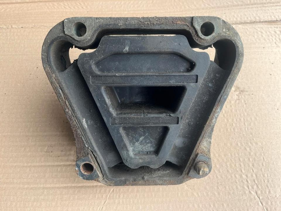IVECO Stralis 450 Motorlager Motorhalter 3423650 - Cuscinetto del motore per Camion: foto 2 IVECO Stralis 450 Motorlager Motorhalter 3423650 - Cuscinetto del motore per Camion: foto 2