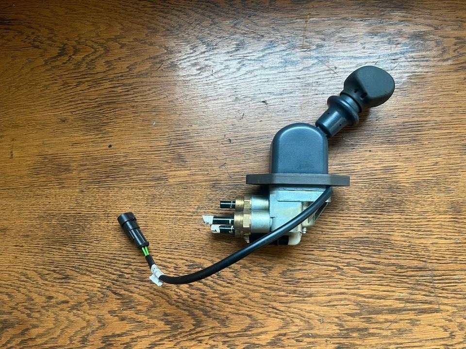 IVECO Stralis KNORR-BREMSE Bremsventil Handbremsventil DPM90EY - Valvola freno per Camion: foto 1 IVECO Stralis KNORR-BREMSE Bremsventil Handbremsventil DPM90EY - Valvola freno per Camion: foto 1