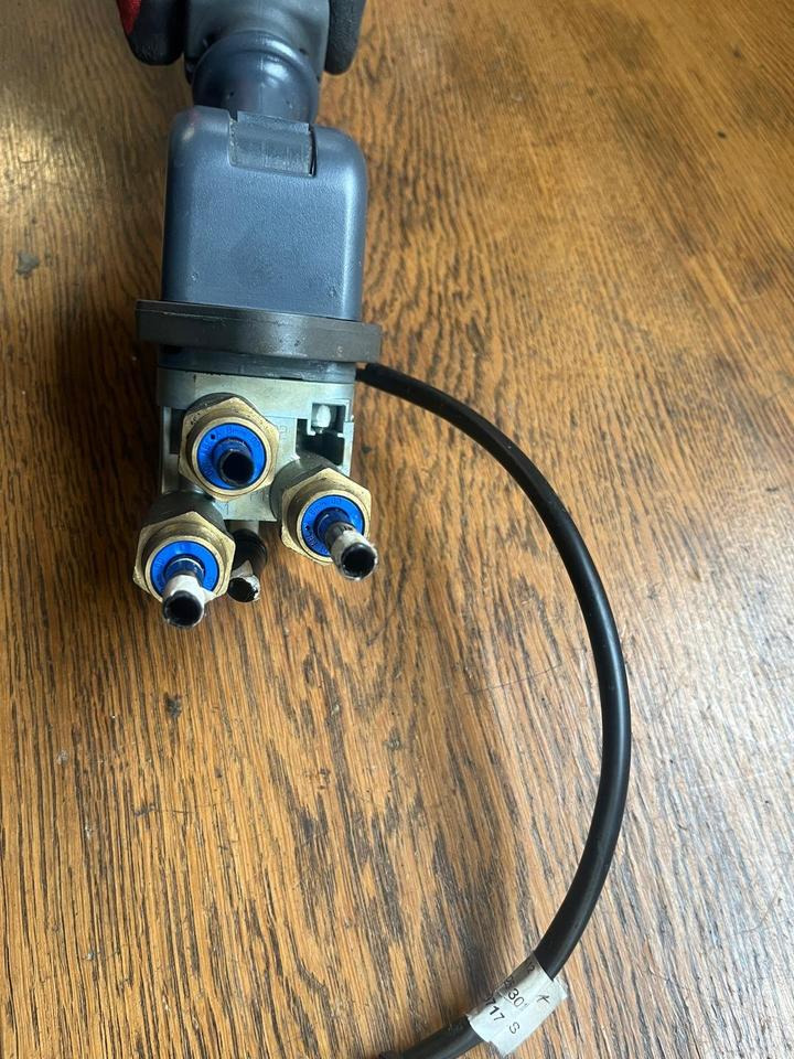 IVECO Stralis KNORR-BREMSE Bremsventil Handbremsventil DPM90EY - Valvola freno per Camion: foto 5 IVECO Stralis KNORR-BREMSE Bremsventil Handbremsventil DPM90EY - Valvola freno per Camion: foto 5