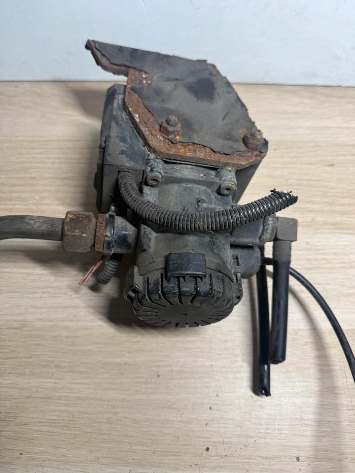 MAN KNORR-BREMSE EBS Ventil K000913 81.52106.6041 - Valvola per Camion: foto 2 MAN KNORR-BREMSE EBS Ventil K000913 81.52106.6041 - Valvola per Camion: foto 2