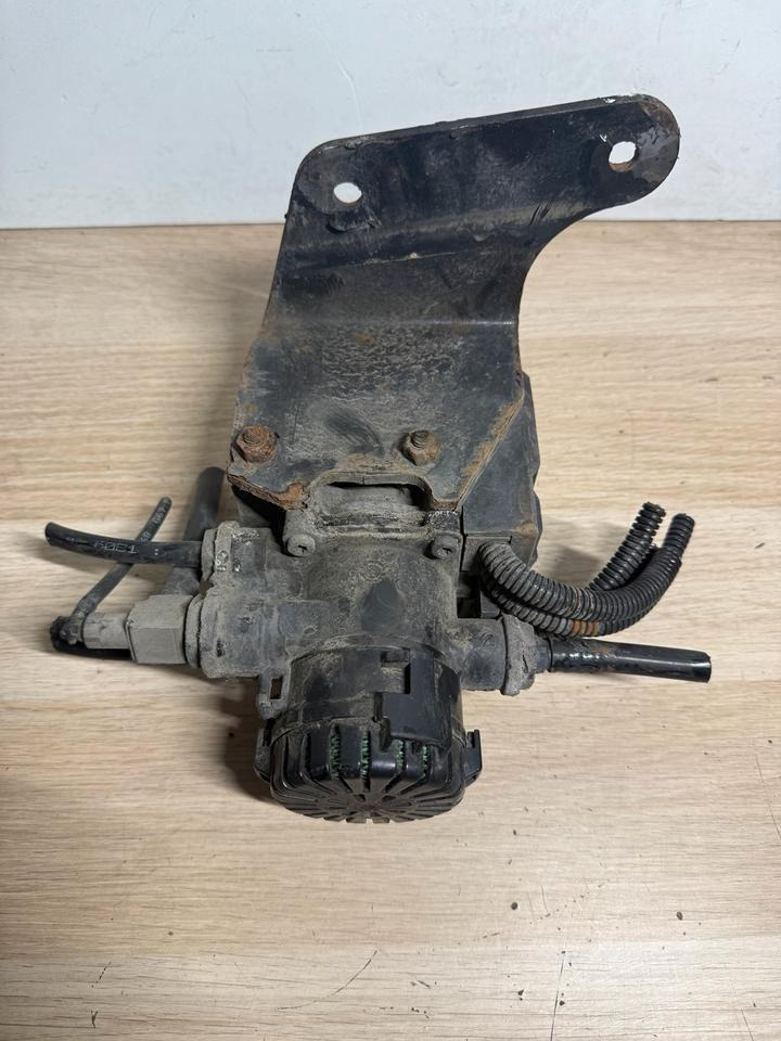 MAN KNORR-BREMSE EBS Ventil K021204 81.52106-6049 - Valvola per Camion: foto 2 MAN KNORR-BREMSE EBS Ventil K021204 81.52106-6049 - Valvola per Camion: foto 2