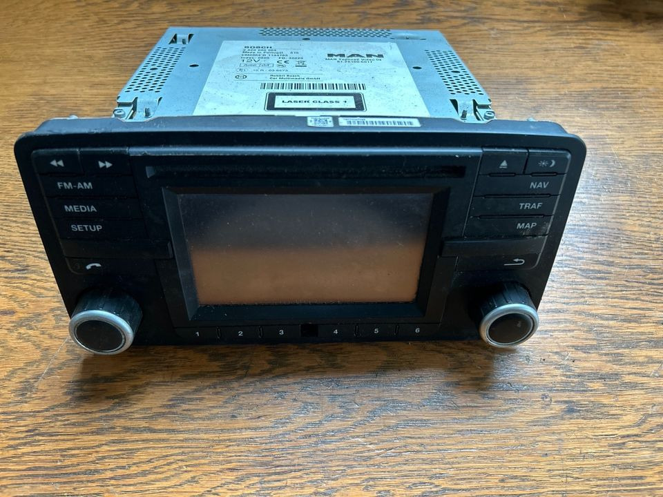 MAN Radio/Navigationssystem TGM BOSCH 81.28100-6017 - Sistema di navigazione per Camion: foto 1 MAN Radio/Navigationssystem TGM BOSCH 81.28100-6017 - Sistema di navigazione per Camion: foto 1