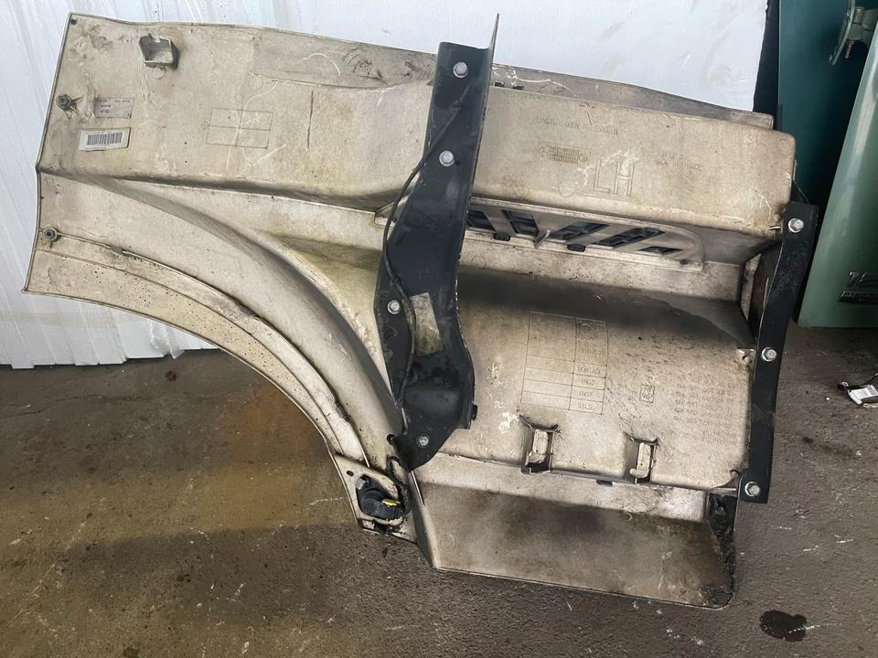 Mercedes ACTROS MP4 Einstieg Links A9616662201 - Gradino sottoscocca per Camion: foto 2 Mercedes ACTROS MP4 Einstieg Links A9616662201 - Gradino sottoscocca per Camion: foto 2