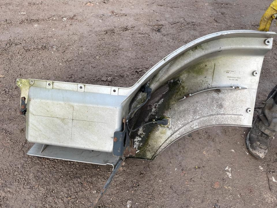 Mercedes AXOR Einstieg Rechts Kotflügel - Gradino sottoscocca per Camion: foto 2 Mercedes AXOR Einstieg Rechts Kotflügel - Gradino sottoscocca per Camion: foto 2