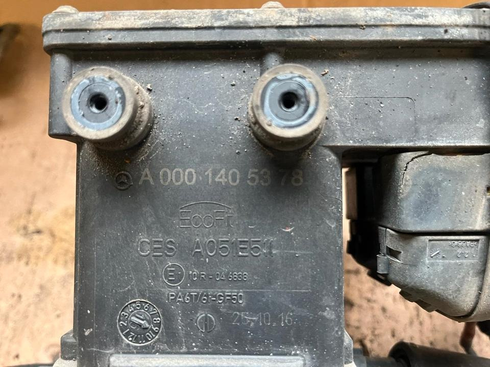 Mercedes Actros MP4 AdBlue Pumpe A0001405378 - Pompa di alimentazione per Camion: foto 2 Mercedes Actros MP4 AdBlue Pumpe A0001405378 - Pompa di alimentazione per Camion: foto 2