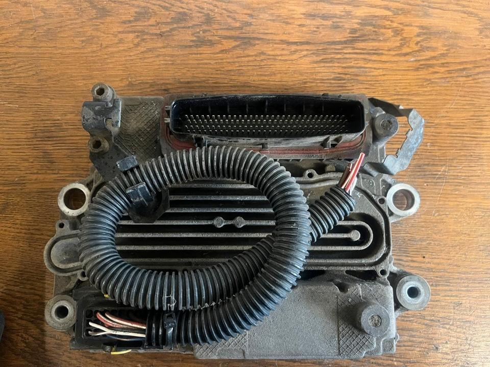 Mercedes Actros MP4 Auspuffsteuergerät A0004464954 - ECU per Camion: foto 2 Mercedes Actros MP4 Auspuffsteuergerät A0004464954 - ECU per Camion: foto 2