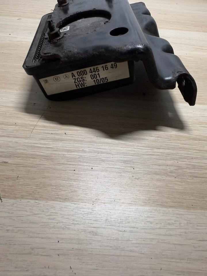 Mercedes Actros MP4 Radarsensor A0004461649 - Sensor per Camion: foto 3 Mercedes Actros MP4 Radarsensor A0004461649 - Sensor per Camion: foto 3