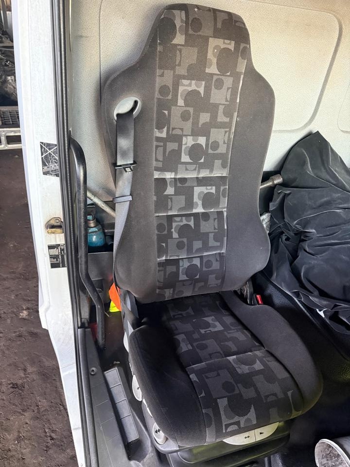 Mercedes Atego 3 Beifahrersitz mit Luft - Sedile per Camion: foto 1 Mercedes Atego 3 Beifahrersitz mit Luft - Sedile per Camion: foto 1