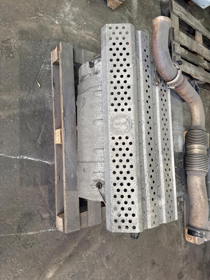 Mercedes Atego 4 EU6 Auspuff Katalysator A0064904012 - Convertitore catalitico per Camion: foto 2 Mercedes Atego 4 EU6 Auspuff Katalysator A0064904012 - Convertitore catalitico per Camion: foto 2