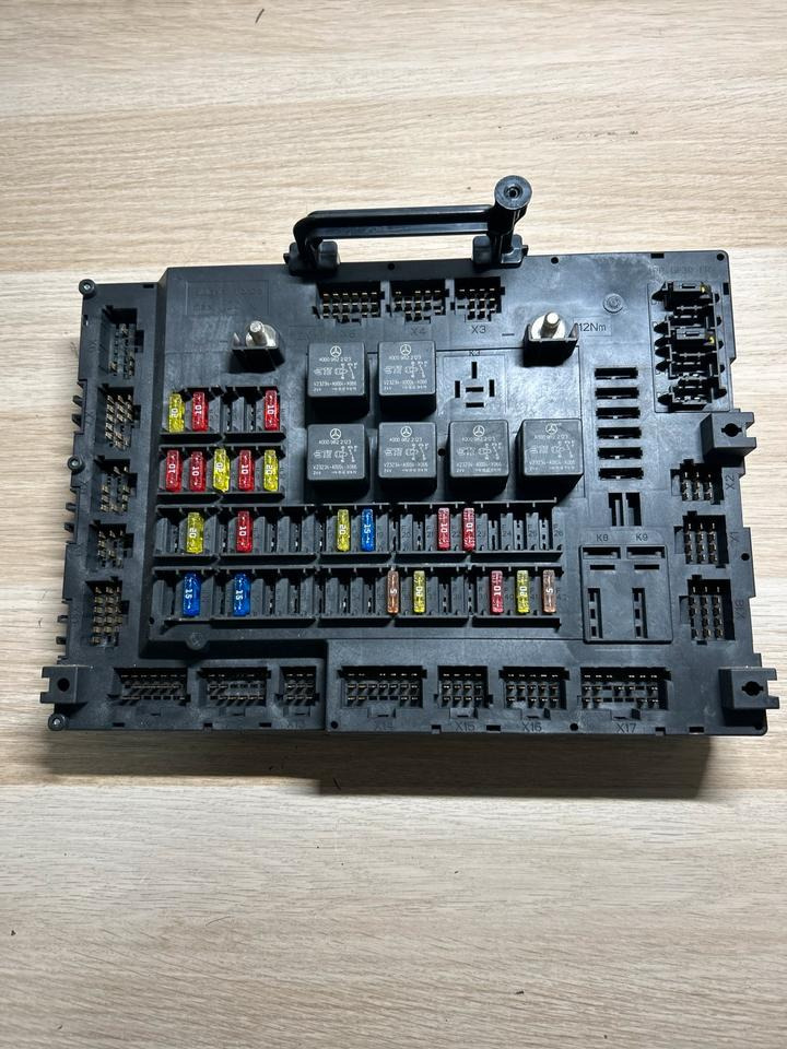 Mercedes Atego 4 EU6 Sicherungskasten A0014461958 - Fusibile: foto 2 Mercedes Atego 4 EU6 Sicherungskasten A0014461958 - Fusibile: foto 2