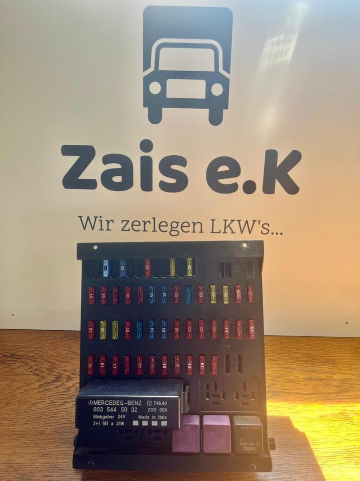 Mercedes Atego Sicherungskasten (Zentralelektrik) A0015433615 - Fusibile per Camion: foto 1 Mercedes Atego Sicherungskasten (Zentralelektrik) A0015433615 - Fusibile per Camion: foto 1