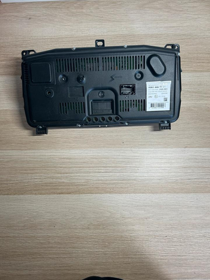 Mercedes Benz Actros MP4 Kombiinstrument/ Tacho A9614461221 - Cruscotto per Camion: foto 3 Mercedes Benz Actros MP4 Kombiinstrument/ Tacho A9614461221 - Cruscotto per Camion: foto 3