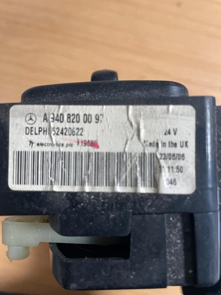 Mercedes-Benz axor atego heizungsbedienung A9408200097 - Riscaldamento/ Ventilazione per Camion: foto 2 Mercedes-Benz axor atego heizungsbedienung A9408200097 - Riscaldamento/ Ventilazione per Camion: foto 2