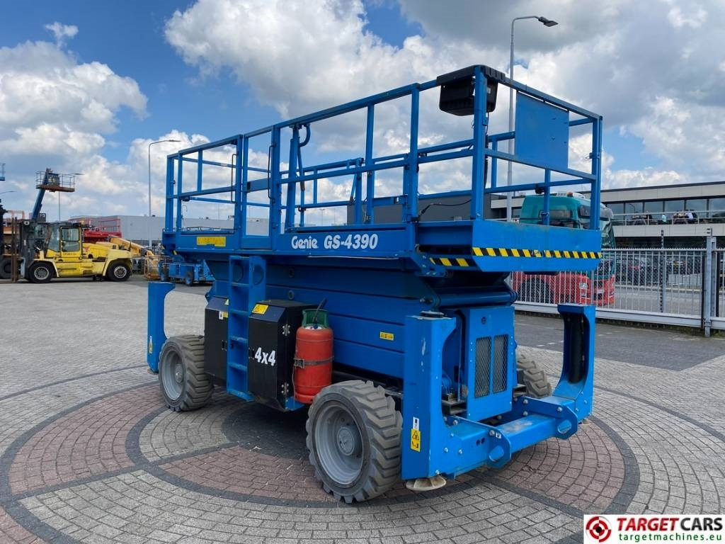 Genie GS-4390 RT LPG 4x4 Scissor Work Lift 1511cm - Piattaforma a pantografo: foto 2 Genie GS-4390 RT LPG 4x4 Scissor Work Lift 1511cm - Piattaforma a pantografo: foto 2